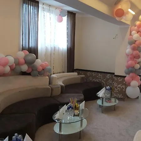 Dream Hotel *