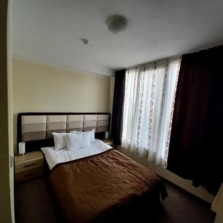 Dream Hotel *